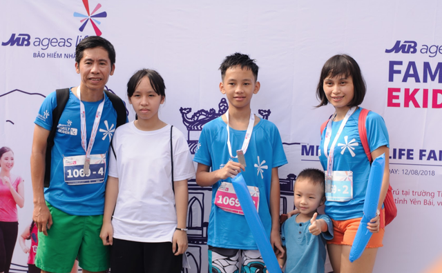 Sôi động giải chạy tiếp sức MB Ageas Life Family Ekiden - 3
Nhiều gia đình tham gia rất tích cực