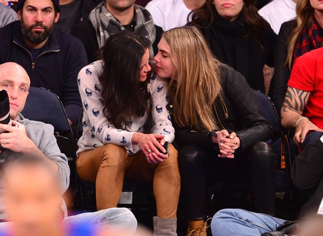 Cara Delevingne "khoá môi" bạn gái đồng giới tại sân bay - 10
Cô cũng từng có khoảng thời gian vui vẻ bên nữ diễn viên phim Quá nhanh và nguy hiểm Michelle Rodriguez