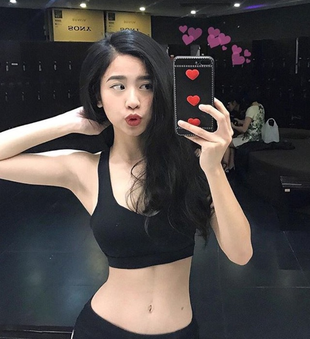 Nụ cười dễ thương của thiếu nữ xứ Thanh hút dân mạng - 7
Nữ sinh luôn dành thời gian luyện tập thể thao để giữ gìn sức khỏe và vóc dáng cân đối, năng lượng tích cực cho bản thân