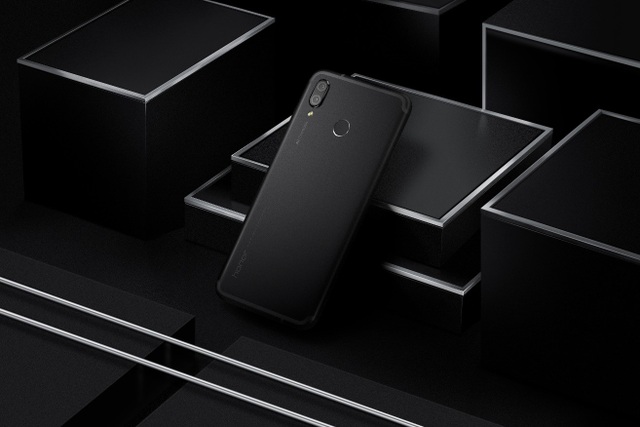 Cộng đồng game thủ Việt hào hứng với smartphone chơi game có AI – Honor Play - 1 Smartphone có thiết kế nguyên khối với bề mặt nhám nhẹ cho cảm giác cầm nắm chắc chắn khi chơi game