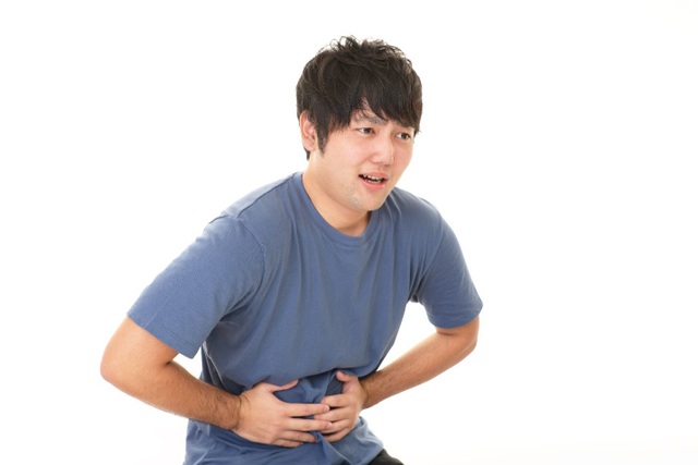 Chuyên gia tiêu hóa mách nước giúp người viêm đại tràng - 1 Người viêm đại tràng khổ sở với các triệu chứng hành hạ
