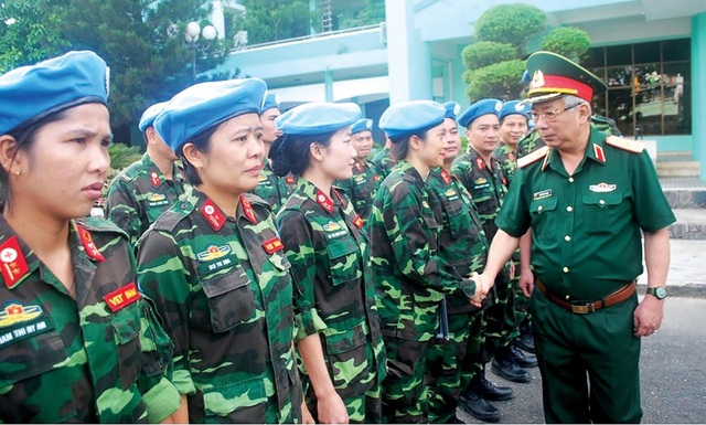 Giáo sư Carl Thayer: Việt Nam có nhiều cơ hội cho “ngoại giao sáng tạo” - 1
Thượng tướng Nguyễn Chí Vịnh, Thứ trưởng Bộ Quốc phòng, động viên lực lượng tham gia gìn giữ hòa bình Liên hợp quốc. (Nguồn: Quân khu 7)