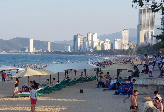 Khánh Hòa lo bảo vệ môi trường khi du lịch tăng trưởng mạnh - 1 Du lịch Nha Trang - Khánh Hòa tăng trưởng mạnh trong những năm qua và xuất hiện nhiều yếu tố bất lợi về môi trường