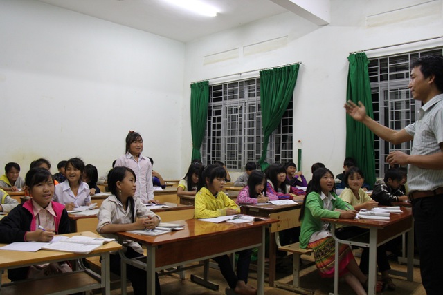 Đắk Nông: Đầu năm học mới, “đau đầu” vì thiếu gần ngàn giáo viên - 2
Để khắc phục, nhiều trường phải tăng tiết hoặc tăng sĩ số lớp học (ảnh minh họa)
