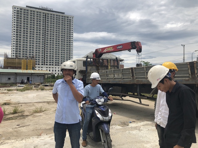 Công trình xây dang dở, công nhân khốn đốn vì bị nợ lương - 4 Công nhân khó khăn vì nhà thầu nợ lương kéo dài