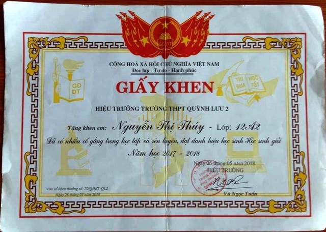 Đỗ đại học y, nữ sinh mồ côi cha chỉ biết nhìn giấy báo nhập học rồi gấp cất lại - 2 Thúy luôn đạt danh hiệu học sinh giỏi.