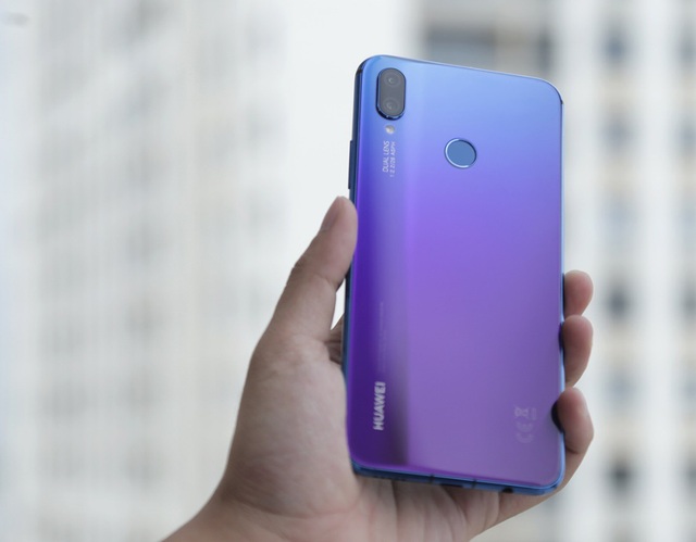 Săn ưu đãi cuối tuần với Huawei Nova 3i - 3 Sở hữu vẻ ngoài độc lạ, thời trang nên chưa đầy một tháng ra mắt, Nova 3i phiên bản Tím Iris đã nhanh chóng “cháy hàng” tại các hệ thống