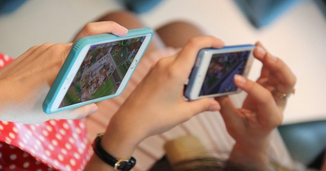 Cựu giám đốc biển thủ hơn 90.000 USD tiền công quỹ để nạp game trên điện thoại - 1 Game trên điện thoại di động ngày càng thu hút và khiến người ta sẵn lòng bỏ tiền để thưởng thức, dù với bất kỳ thủ đoạn nào.