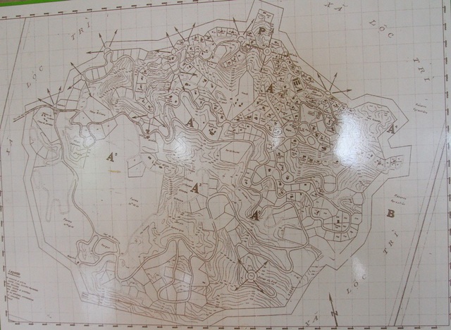 Bản đồ quy hoạch khu nghỉ dưỡng trên cao tại Bạch Mã cho thấy hàng trăm vị trí đặt biệt thự. Bản đồ do Sở Công chánh Trung kỳ xây dựng vào khoảng năm 1941 (nguồn: Vườn Quốc gia Bạch Mã)