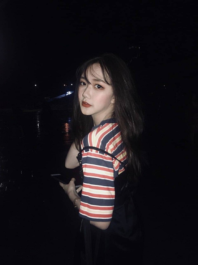 Nữ sinh 13 tuổi xinh đẹp thích làm mẫu ảnh, có nhiều tài lẻ - 9 Nữ sinh 13 tuổi chia sẻ ước mơ của em là trở thành một beauty blogger và ca sĩ. Hiện tại, Thoại Nghi vẫn đang tiếp tục trau dồi, rèn luyện và cân bằng giữa việc học và đam mê để thực hiện ước mơ lớn của mình.