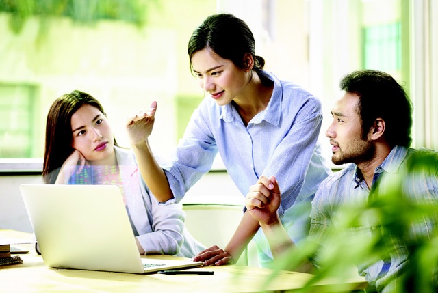 Những ngộ nhận thường gặp của người Việt về bảo hiểm nhân thọ - 2 Một số công ty bảo hiểm đã thiết kế các sản phẩm kết hợp đầu tư và bảo vệ, trở thành điểm tựa đầu tư an tâm cho khách hàng