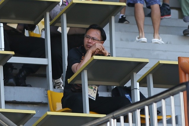 
HLV Ong Kim Swee có mặt ở sân Wibawa Mukti chiều qua để do thám Olympic Việt Nam và Olympic Nhật Bản
