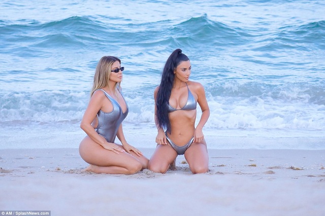 
Kim Kardashian đang tới Miami dự đám cưới bạn của chồng
