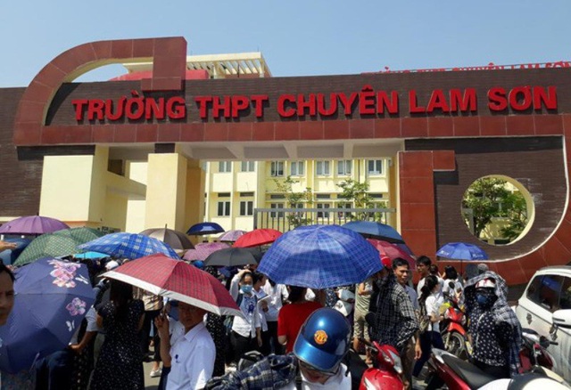 Hơn 100 học sinh thi vào lớp 10 THPT Chuyên Lam Sơn vẫn chưa nhận được kết quả phúc khảo - 1
Nhiều học sinh gửi đơn phúc khảo bài thi vào trường THPT Chuyên Lam Sơn vẫn chưa nhận được kết quả