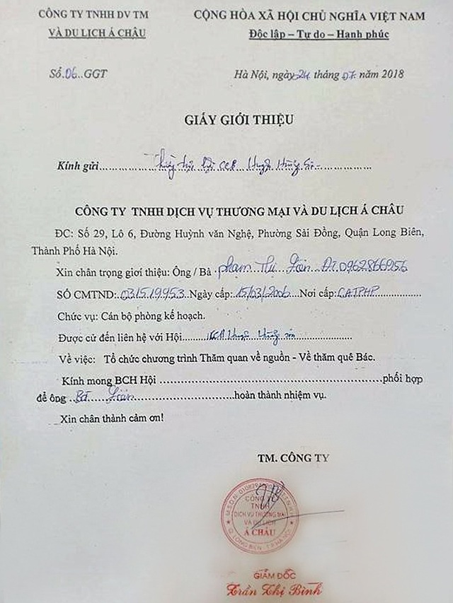Chuyến tham quan "miễn phí" ấm ức: Vì sao doanh nghiệp dễ dàng "moi tiền" dân? - 1
Từ sự chấp thuận của Huyện hội Hương Sơn, Công ty Á Châu đã tổ chức cho hàng trăm hội viên Hội CCB nhiều xã đi tham quan, rồi bán hàng với giá cắt cổ.