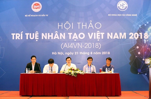 Hơn 100 nhà khoa học tham dự Hội nghị Diên Hồng về Trí tuệ nhân tạo - Ảnh 4. Hơn 100 nhà khoa học tham dự Hội nghị Diên Hồng về Trí tuệ nhân tạo - Ảnh 4.