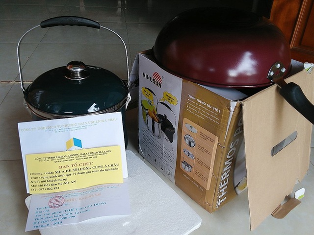 Hàng trăm cựu chiến binh "nuốt cục tức" sau chuyến tham quan "miễn phí" - 2
Các cựu chiến binh bị dụ mua sản phẩm không rõ nguồn gốc xuất xứ với giá cao.