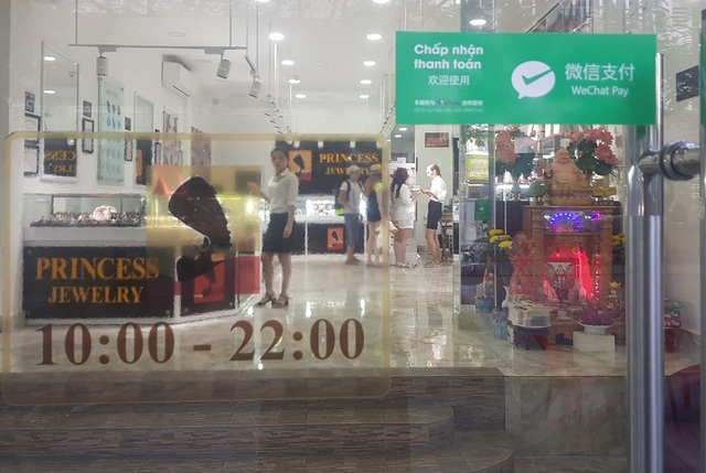 Hàng loạt cửa hàng công khai thanh toán qua Wechat Pay với khách Trung Quốc - 1 Hàng loạt cửa hàng công khai thanh toán qua Wechat Pay với khách Trung Quốc - 1