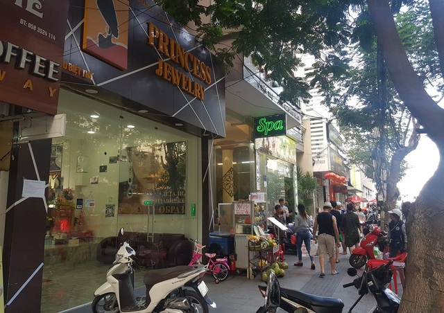 Hàng loạt cửa hàng công khai thanh toán qua Wechat Pay với khách Trung Quốc - 2 Hàng loạt cửa hàng công khai thanh toán qua Wechat Pay với khách Trung Quốc - 2