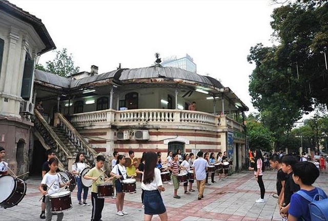 Sau nhiều tranh cãi, Hà Nội quyết ngừng việc "cắt bớt" Cung Thiếu nhi - 1 Toà nhà kiến trúc Pháp trong cung Thiếu nhi bị đề nghị thu hồi. Ảnh: Tiền Phong.