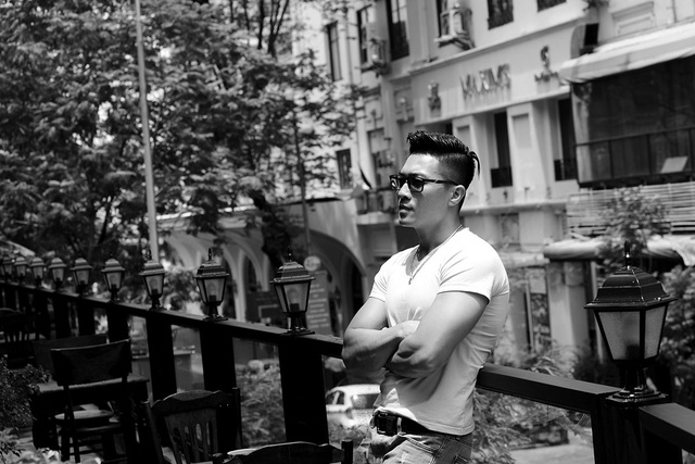 Cà phê hoài cổ khiến giới trẻ Sài Gòn mê mẩn - 12 Quán cà phê còn mở rộng có ban công ngắm phố phường.