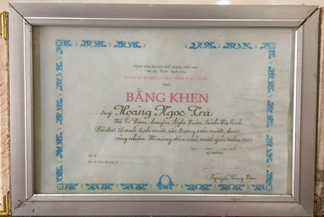Hạnh phúc ngọt ngào của người cựu binh sau 40 năm bám rừng, khai hoang - 4 Năm 1994, ông Hoàng Ngọc Trà được Bộ NN&PTNT tặng bằng khen về làm kinh tế giỏi