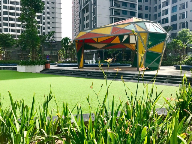 
Cây xanh, thảm cỏ, công viên ngập tràn sắc xanh tại TNR Goldmark City
