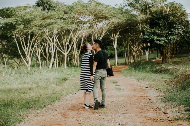 Phan Hiển và Khánh Thi trao nhau nụ hôn ngọt ngào sau tin đồn lục đục - Ảnh 5. Phan Hiển và Khánh Thi trao nhau nụ hôn ngọt ngào sau tin đồn lục đục - Ảnh 5.