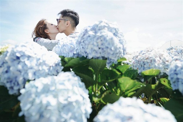 Phan Hiển và Khánh Thi trao nhau nụ hôn ngọt ngào sau tin đồn lục đục - Ảnh 1. Phan Hiển và Khánh Thi trao nhau nụ hôn ngọt ngào sau tin đồn lục đục - Ảnh 1.
