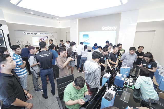 Galaxy Note9 không phụ lòng fan ngày đầu mở bán - 3 Galaxy Note9 không phụ lòng fan ngày đầu mở bán - 3
