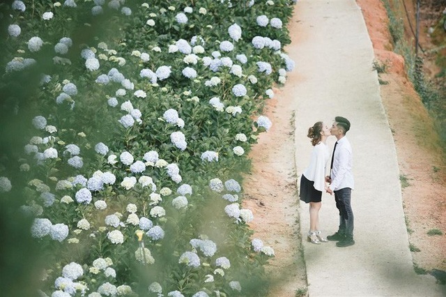 Phan Hiển và Khánh Thi trao nhau nụ hôn ngọt ngào sau tin đồn lục đục - Ảnh 2. Phan Hiển và Khánh Thi trao nhau nụ hôn ngọt ngào sau tin đồn lục đục - Ảnh 2.