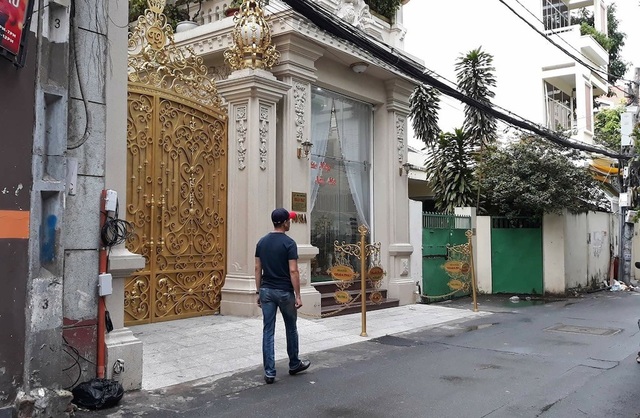 TPHCM: Nhiều sai phạm trong cấp phép xây dựng ở quận 1 - 1 Phòng Quản lý đô thị quận 1 tham mưu cấp phép xây dựng tăng số tầng không đúng quy định tại biệt thự 90/88A Nguyễn Đình Chiểu