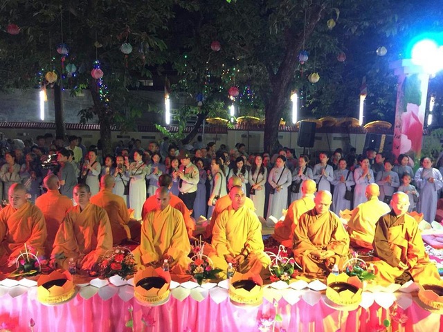Mùa lễ Vu Lan trên đất Cố đô - 3 Lễ Vu Lan thu hút hàng ngàn tăng ni, phật tử tại Huế tham dự