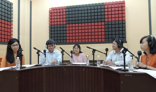 TPHCM: Giáo viên không được yêu cầu học sinh phải đủ sách ngay - 1 Chương trình Đối thoại cùng chính quyền thành phố TPHCM về chủ đề năm học mới