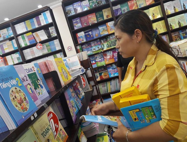 TPHCM: Giáo viên không được yêu cầu học sinh phải đủ sách ngay - 2 Người dân tiếp tục phản ánh chưa mua được sách giáo khoa