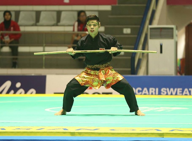 Kết quả thi đấu Asiad 2018 ngày 25/8: Karate giành HCB, Tú Chinh vào bán kết - 28
Vũ Tiến Dũng thực hiện bài biểu diễn Pencak Silat