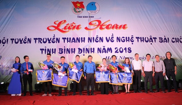 Khơi dậy tình yêu Bài Chòi trong thanh niên - 8 Các đơn vị đạt giải cao.