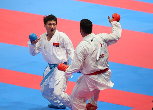 Kết quả thi đấu Asiad 2018 ngày 25/8: Karate giành HCB, Tú Chinh vào bán kết - 7
Minh Phụng (đai xanh) không thể đánh bại đối thủ quá mạnh