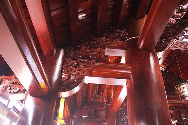 Ngôi nhà gỗ độc nhất vô nhị của ông lão 73 tuổi tại Hà Tĩnh - 13
Họa tiết tinh xảo.