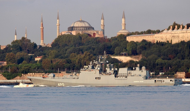 Nga dồn dập điều tàu hải quân tới Syria - 3 Các tàu của Hải quân Nga được điều động tới cảng Tartus giữa lúc quân đội Syria đang chuẩn bị cho các trận đánh lớn tại các tỉnh Latakia, Hama và Idlib.