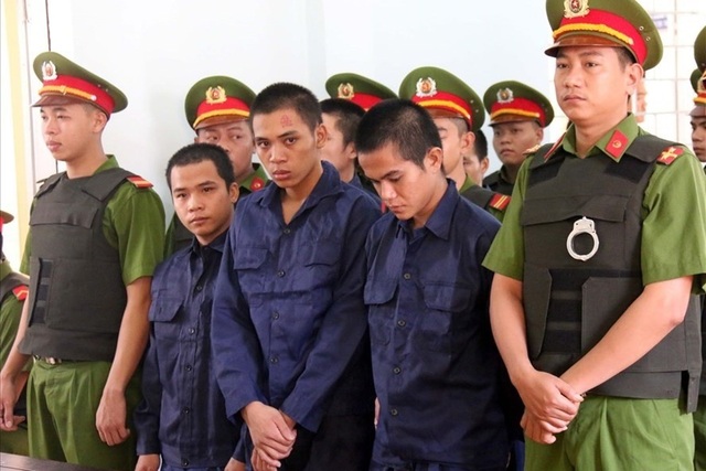 Giá trị yêu nước không thể sinh ra từ hành động phá hoại - 1
Xét xử vụ án gây rối trật tự công cộng tại khu vực xã Hòa Minh, H.Tuy Phong (Bình Thuận). Ảnh: Minh Châu