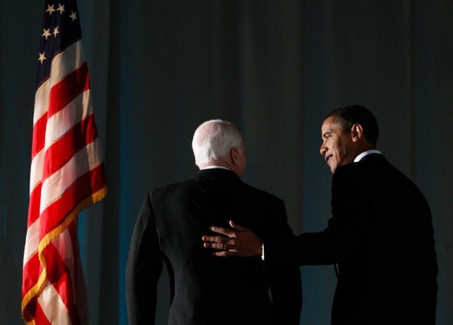 Cuộc đời thăng trầm của “người hùng nước Mỹ” John McCain - 10 Tuy nhiên, ông McCain một lần nữa lỗi hẹn với ghế tổng thống Mỹ khi ông Obama đã giành chiến thắng chung cuộc và trở thành Tổng thống thứ 44 của Mỹ.