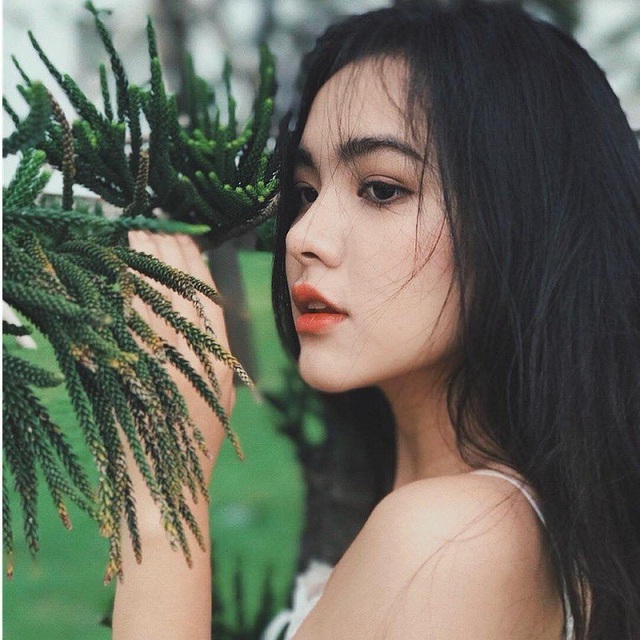 Vẻ đẹp của nữ sinh mang ba dòng máu Việt - Trung - Thái - 6 Cô bạn có sở thích đọc sách, tập gym, ngồi cà phê với bạn bè, viết lách, chụp ảnh, đi du lịch và hâm mộ bóng đá. Đây cũng là cách giúp Trang cân bằng lại cuộc sống sau mỗi giờ học căng thẳng.