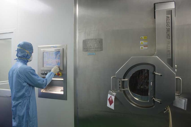 TP.HCM: Công ty dược đầu tiên được chứng nhận là doanh nghiệp khoa học và công nghệ - 1
Công nghệ “KHÔNG SINH BỤI - KHÔNG TIẾP XÚC” được ứng dụng tại nhà máy sản xuất Dược tại SAVIPHARM.
