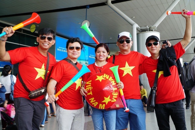 Người hâm mộ lên đường “tiếp lửa” Olympic Việt Nam - 3 Người hâm mộ lên đường “tiếp lửa” Olympic Việt Nam - 3