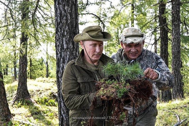 Gác lại công việc, ông Putin dành cuối tuần để vượt núi, băng rừng - 2
(Ảnh: Điện Kremlin)