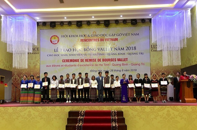 Trao hơn 2,6 tỷ đồng học bổng Vallet đến HS, SV ưu tú 3 tỉnh miền Trung - 4 Đây là nguồn động viên, cổ vũ to lớn đối với các em học sinh, sinh viên ở những vùng quê nghèo nhưng hiếu học của 3 tỉnh miền Trung.