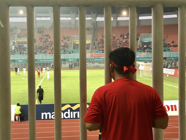 Cổ động viên trên sân hô vang tên ông Park Hang Seo dù Olympic Việt Nam thua - 2 Cổ động viên trên sân hô vang tên ông Park Hang Seo dù Olympic Việt Nam thua - 2
