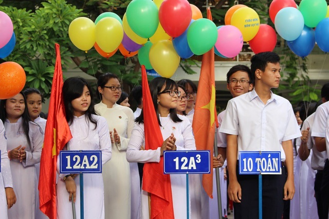 Khánh Hòa nghiêm cấm may, bán quần áo cho học sinh đầu năm học - 1 Học sinh ở Nha Trang trong một dịp khai giảng năm học mới
