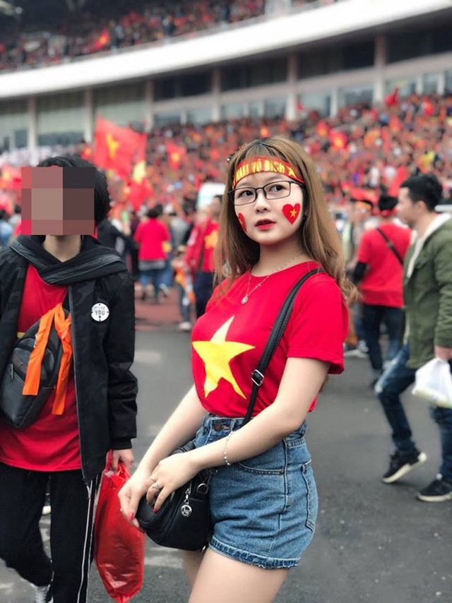 Đồng hương Văn Toàn có một fan girl bóng đá xinh đẹp thế này! - 1 Đồng hương Văn Toàn có một fan girl bóng đá xinh đẹp thế này! - 1
